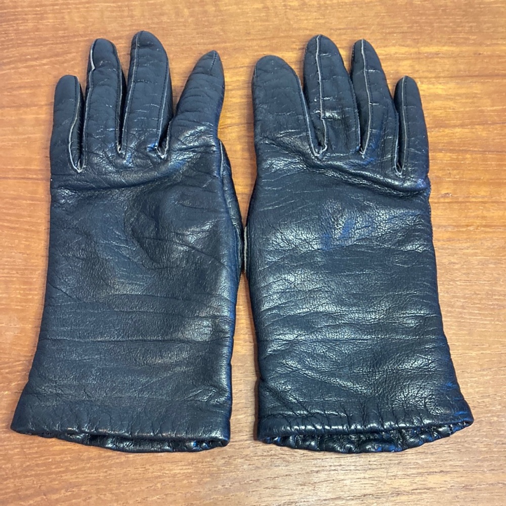 Ladies black leather gloves